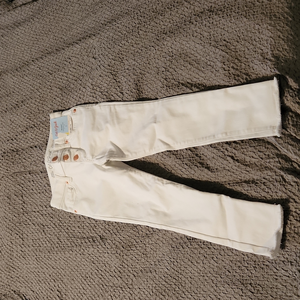 NWT Cat and Jack White skinny jeans size Girls 5. Never worn. Still has the tags
